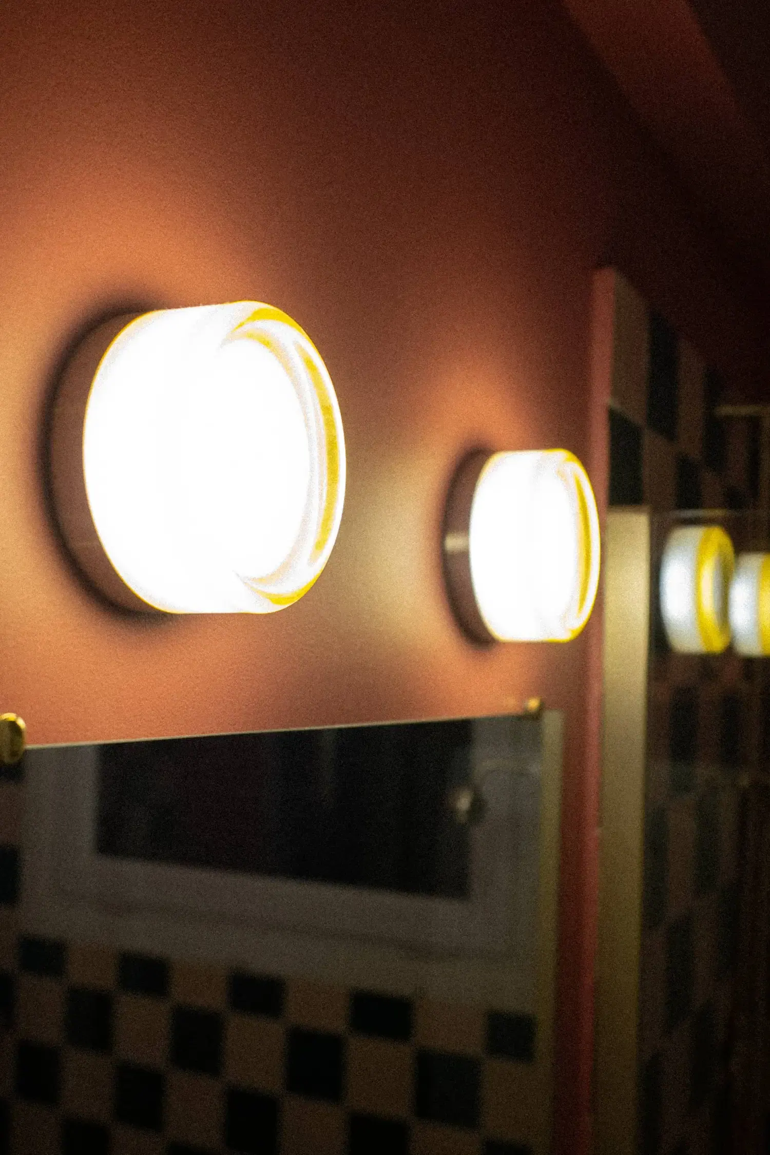 Flagey — appliques sur mur corail