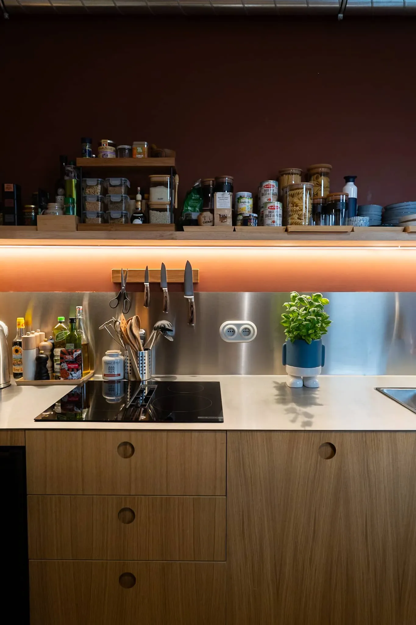 Jette — plan de travail métallique et plaque de cuisson