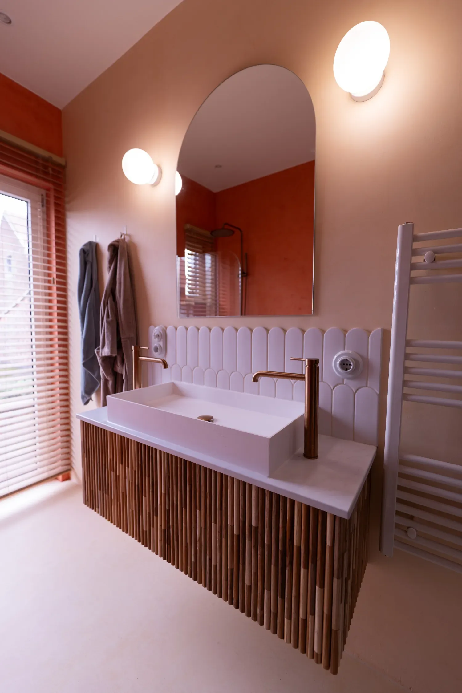 Porto — arche et lumière dans la salle de bain
