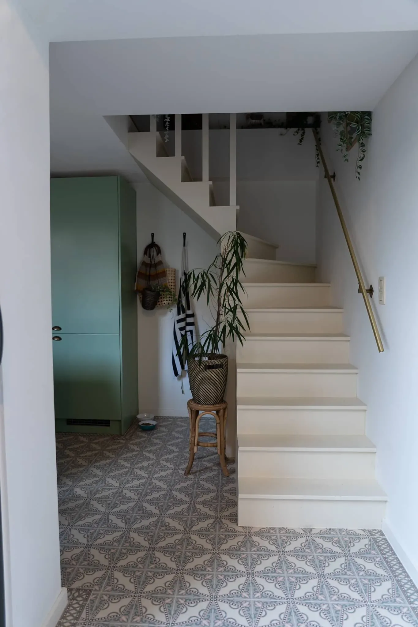 Schaerbeek — salle à manger, plafond à caissons et cheminée noire
